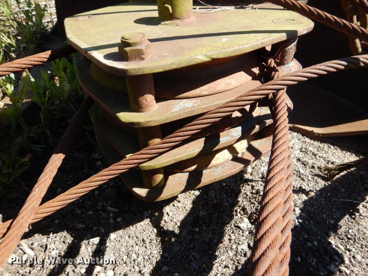 image for item DL8922 (2) clamshell buckets