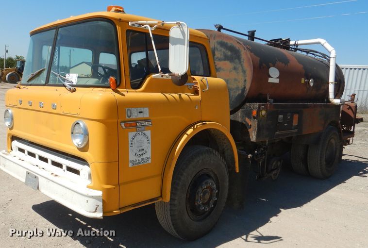 image for item DL8923 1982 Ford 800  oil distributor truck