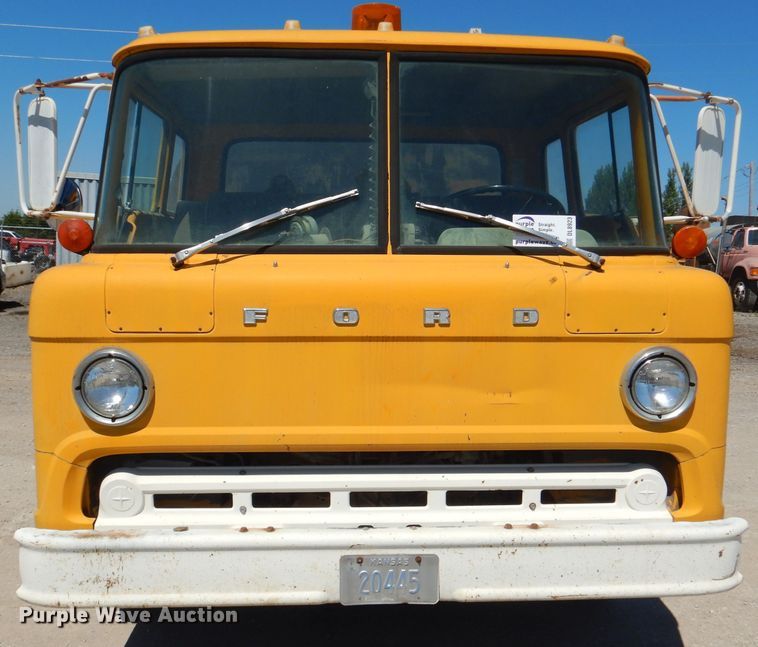 image for item DL8923 1982 Ford 800  oil distributor truck