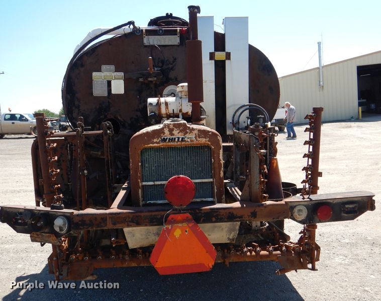 image for item DL8923 1982 Ford 800  oil distributor truck