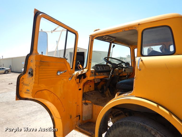 image for item DL8923 1982 Ford 800  oil distributor truck