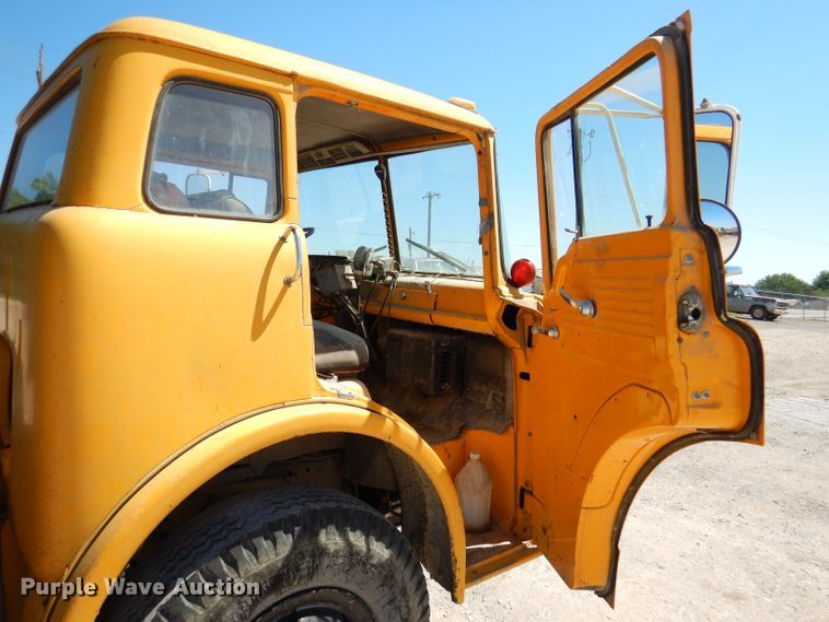 image for item DL8923 1982 Ford 800  oil distributor truck