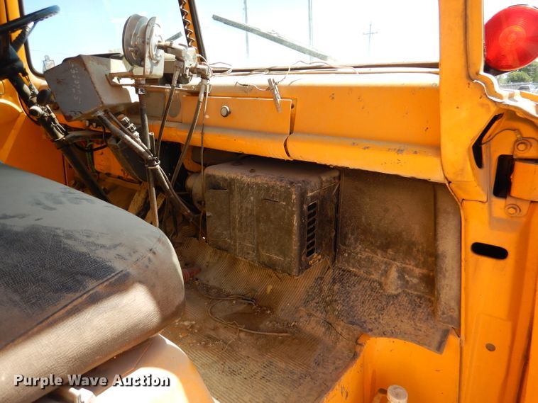 image for item DL8923 1982 Ford 800  oil distributor truck