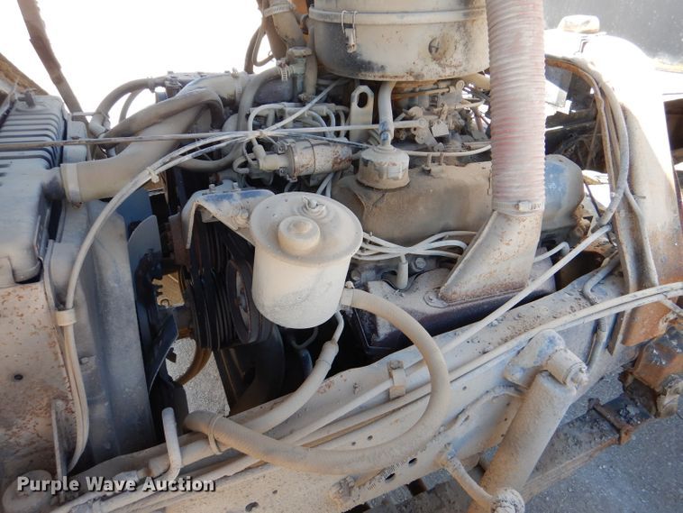 image for item DL8923 1982 Ford 800  oil distributor truck