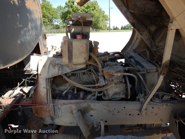 image for item DL8923 1982 Ford 800  oil distributor truck