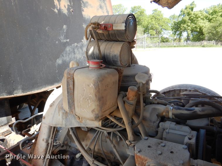 image for item DL8923 1982 Ford 800  oil distributor truck