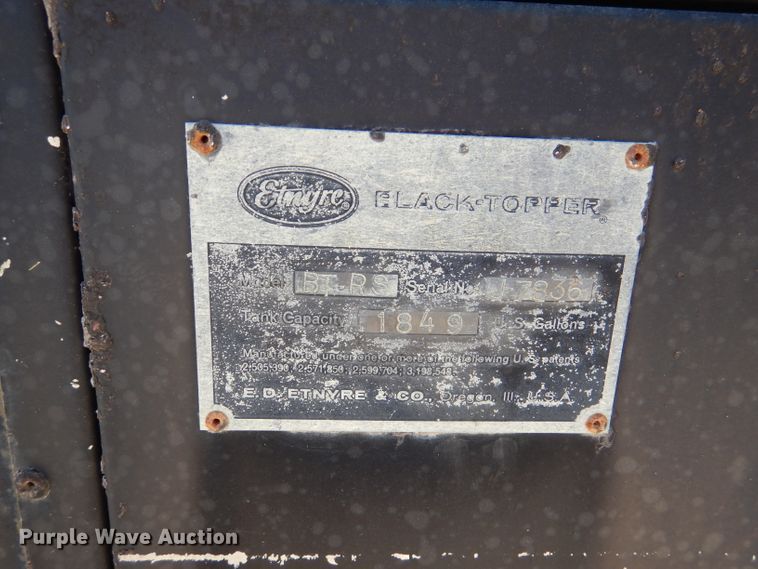 image for item DL8923 1982 Ford 800  oil distributor truck