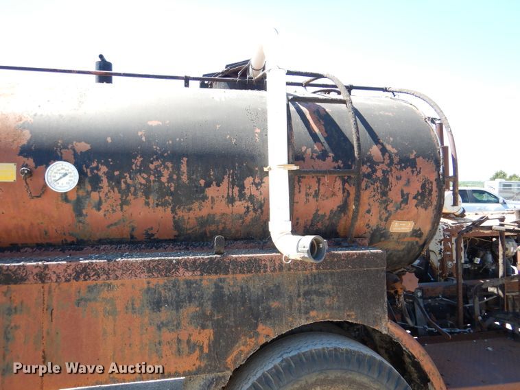 image for item DL8923 1982 Ford 800  oil distributor truck