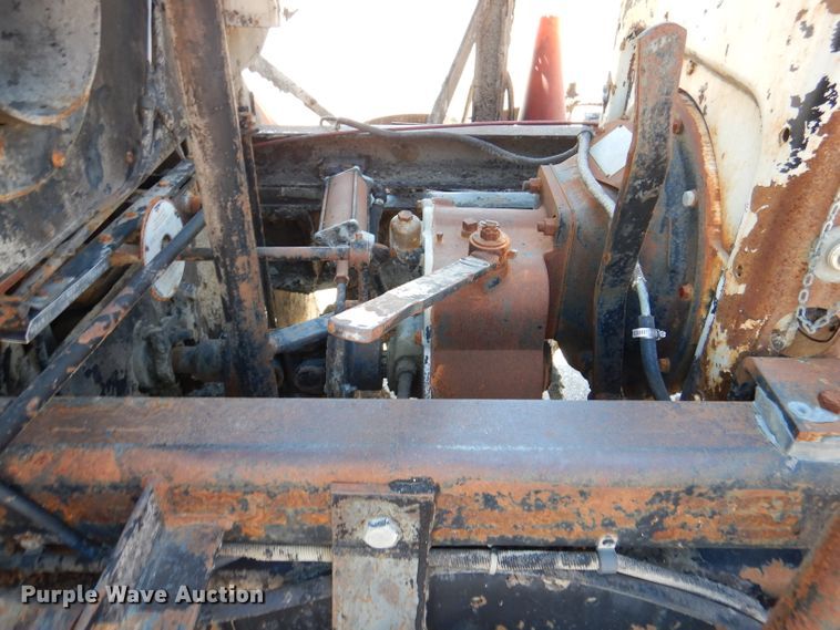 image for item DL8923 1982 Ford 800  oil distributor truck