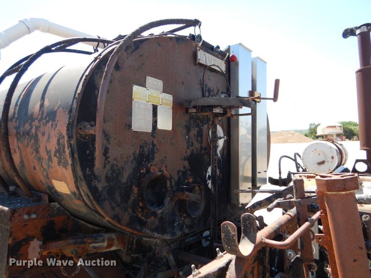 image for item DL8923 1982 Ford 800  oil distributor truck