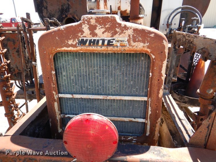 image for item DL8923 1982 Ford 800  oil distributor truck