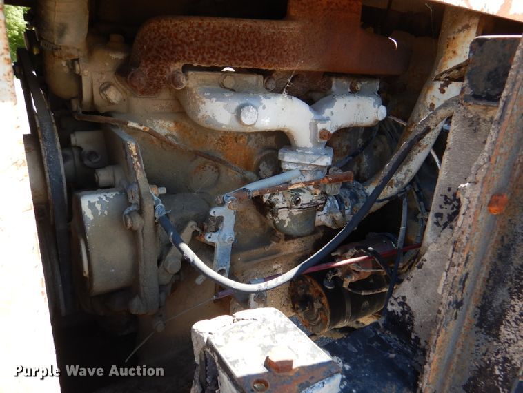 image for item DL8923 1982 Ford 800  oil distributor truck