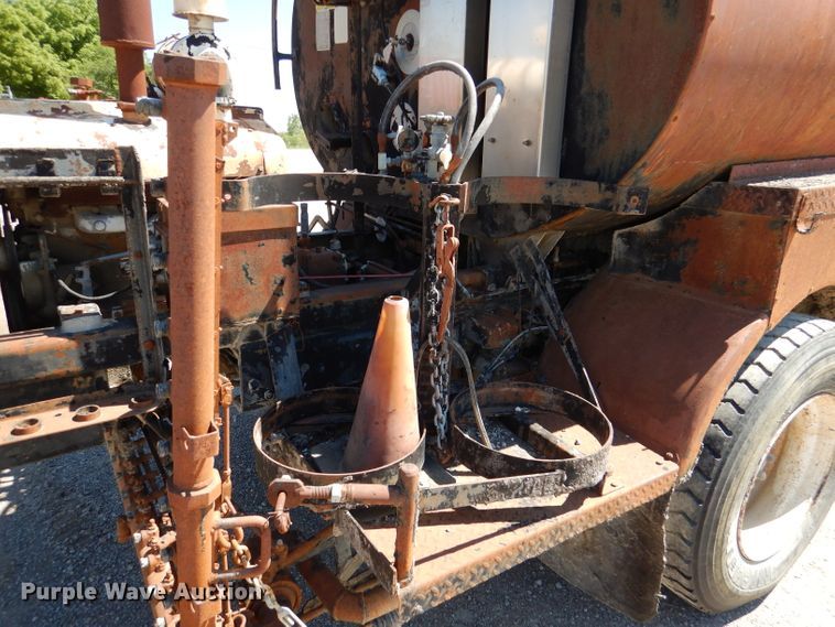 image for item DL8923 1982 Ford 800  oil distributor truck