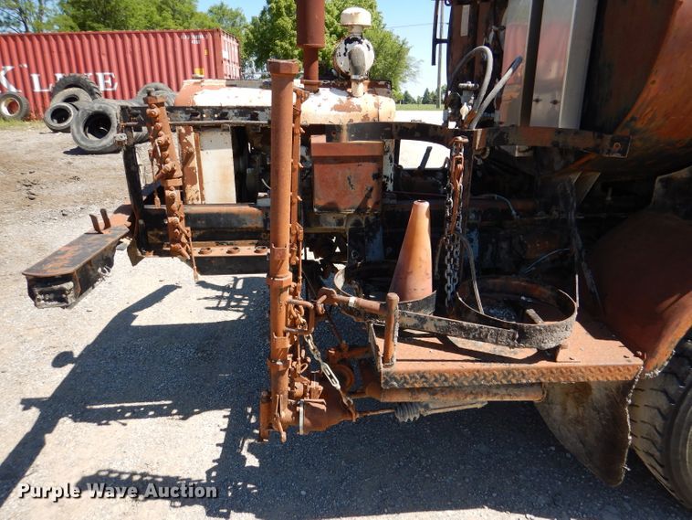 image for item DL8923 1982 Ford 800  oil distributor truck