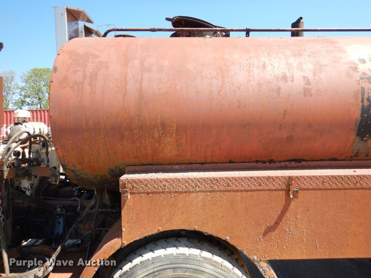 image for item DL8923 1982 Ford 800  oil distributor truck