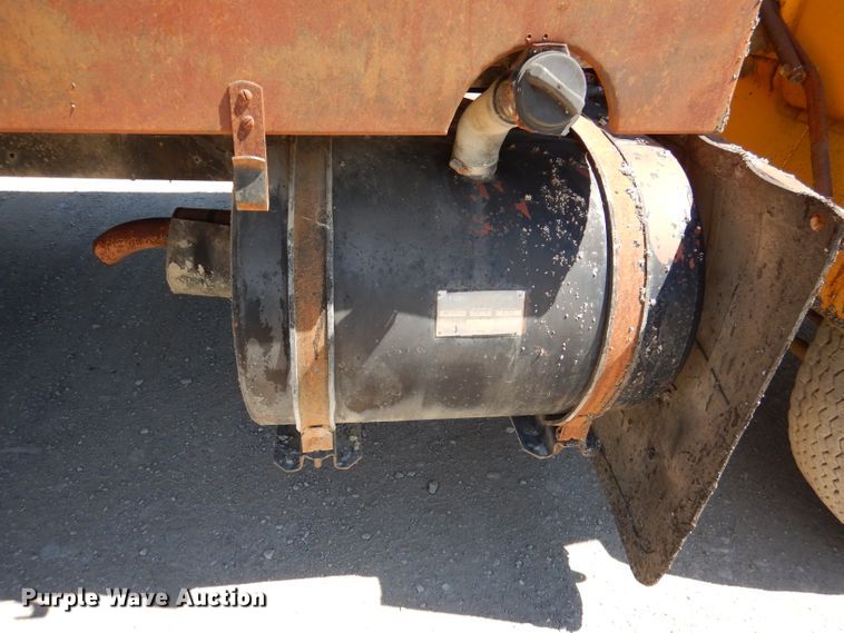 image for item DL8923 1982 Ford 800  oil distributor truck