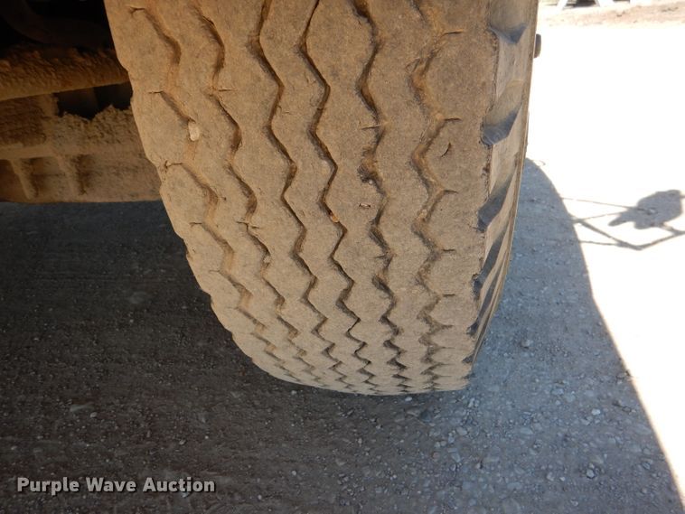 image for item DL8923 1982 Ford 800  oil distributor truck