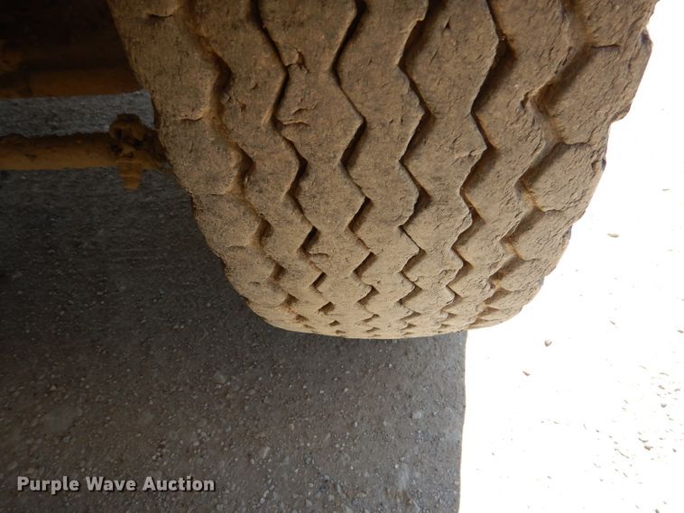 image for item DL8923 1982 Ford 800  oil distributor truck