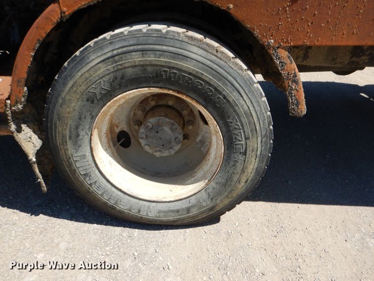 image for item DL8923 1982 Ford 800  oil distributor truck