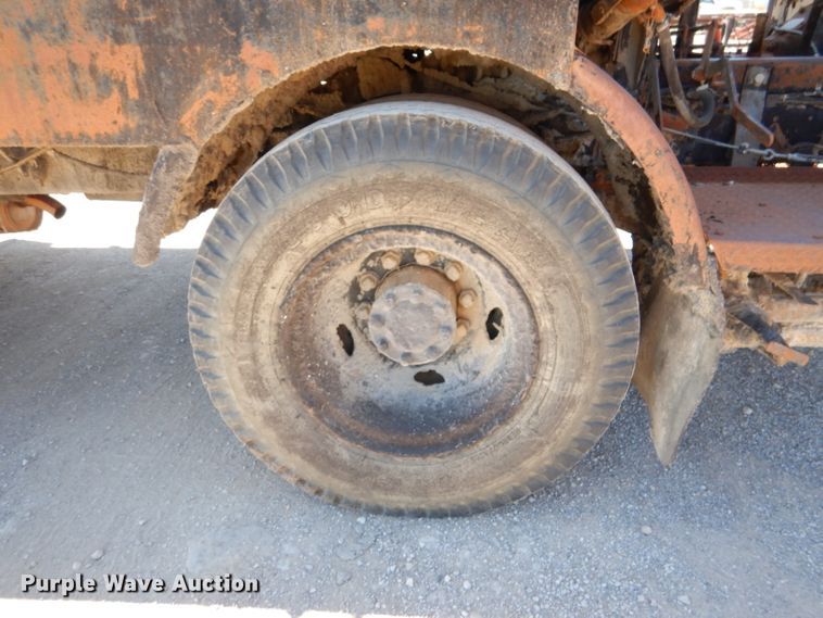 image for item DL8923 1982 Ford 800  oil distributor truck