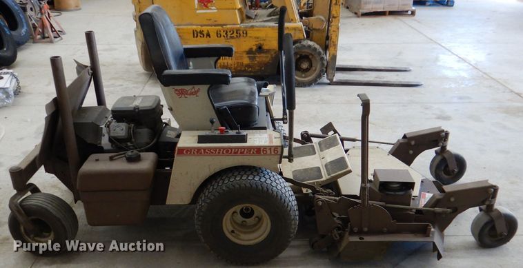 image for item DL8925 Grasshopper 616T2  ZTR lawn mower