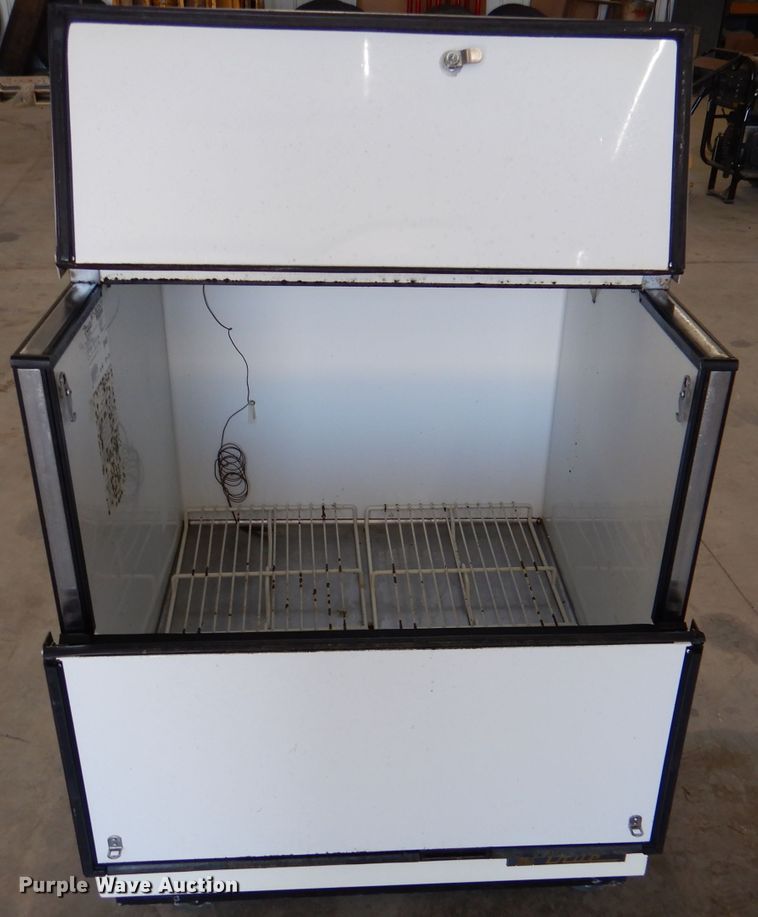 image for item DL8927 True TMC-34 refrigerator