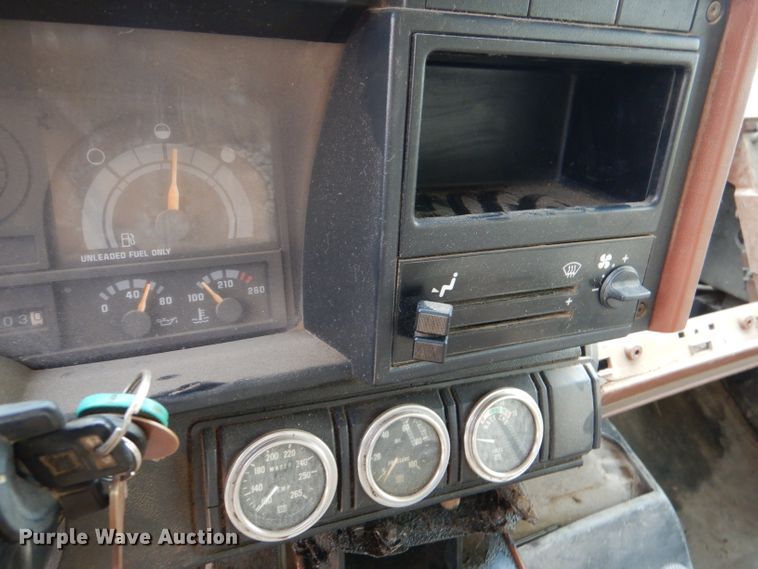 image for item DL8943 1992 GMC Top Kick  dump truck