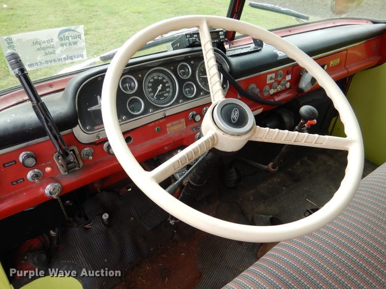 image for item DL8945 1973 Ford C900  fire truck