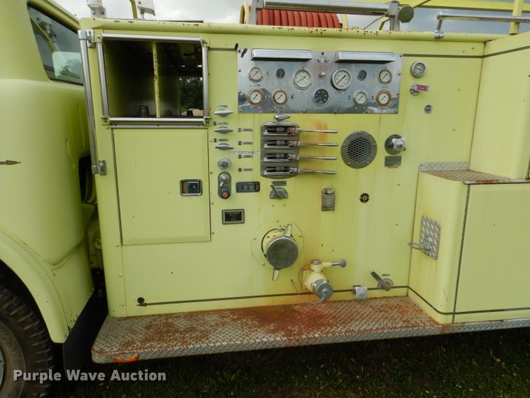 image for item DL8945 1973 Ford C900  fire truck