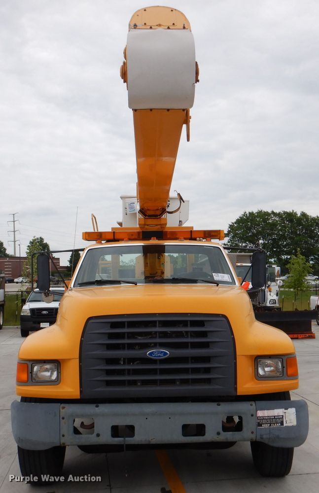 image for item DM0002 1997 Ford F800  bucket truck