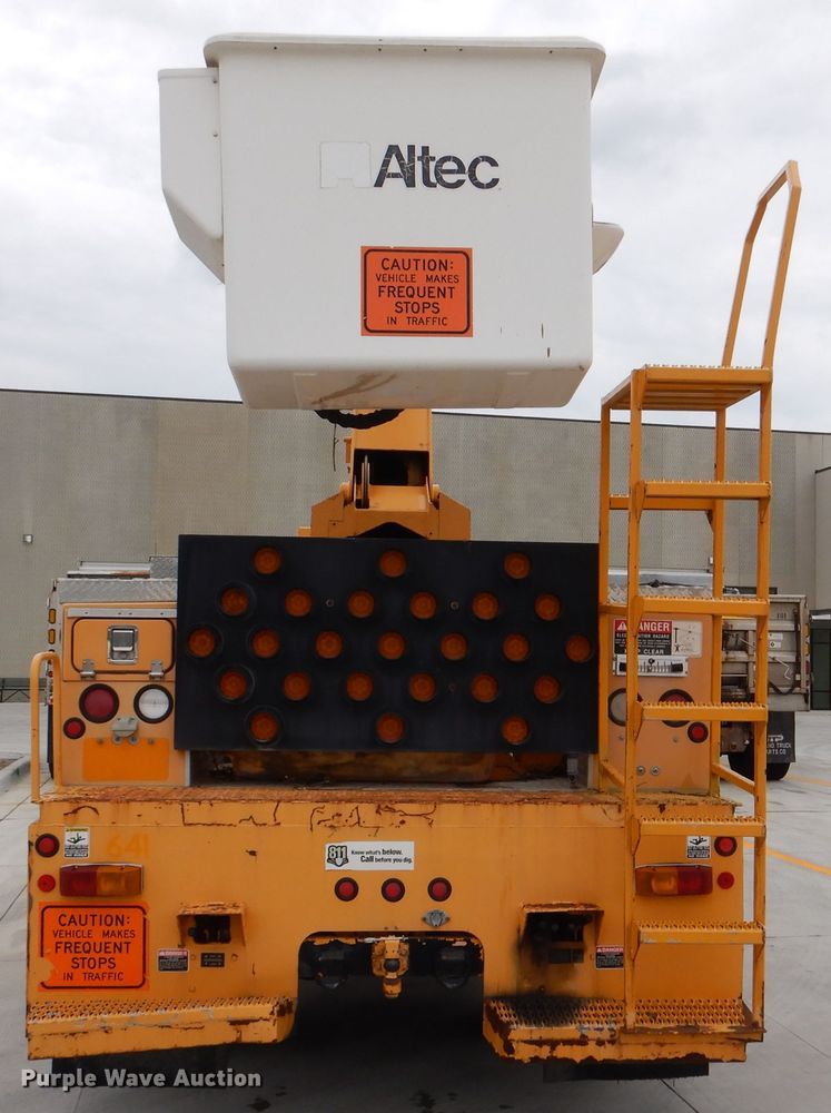 image for item DM0002 1997 Ford F800  bucket truck