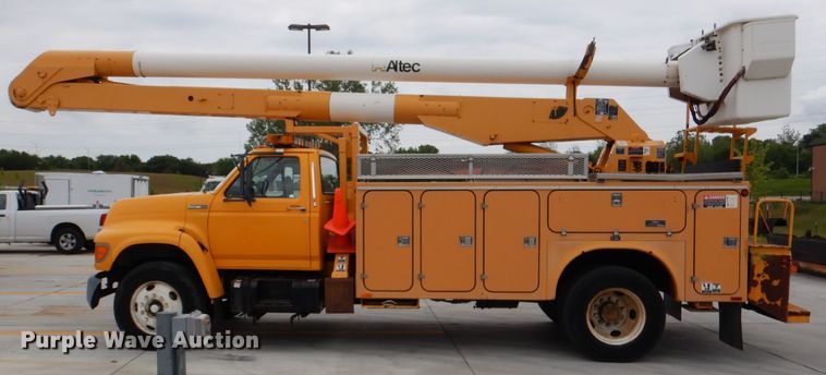 image for item DM0002 1997 Ford F800  bucket truck