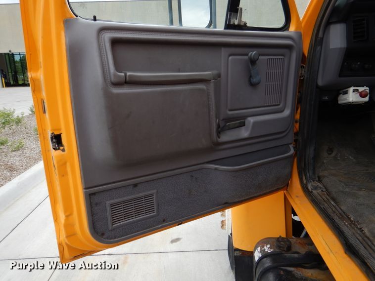 image for item DM0002 1997 Ford F800  bucket truck