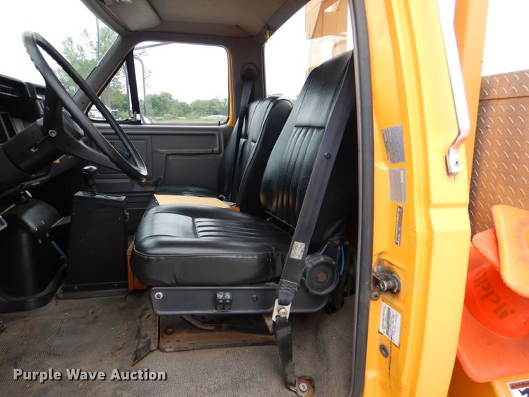 image for item DM0002 1997 Ford F800  bucket truck