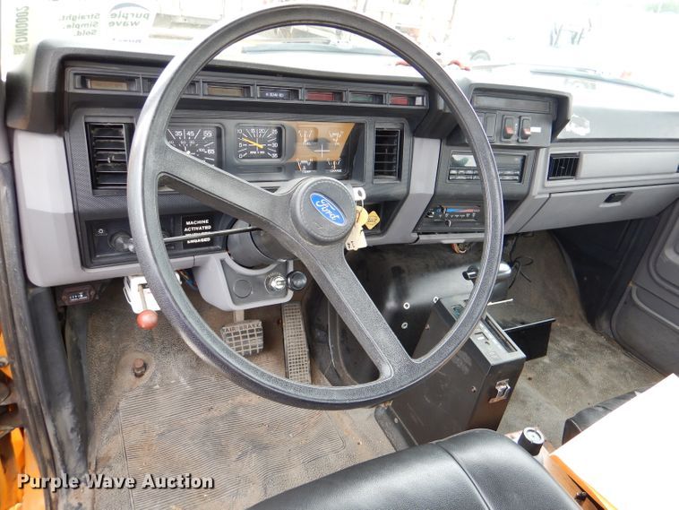 image for item DM0002 1997 Ford F800  bucket truck