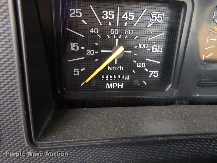 image for item DM0002 1997 Ford F800  bucket truck