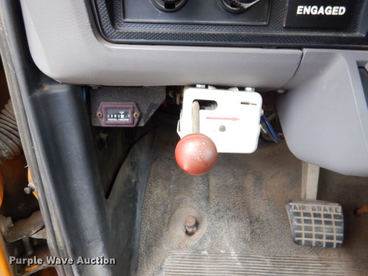 image for item DM0002 1997 Ford F800  bucket truck