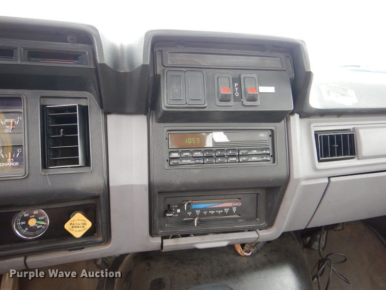 image for item DM0002 1997 Ford F800  bucket truck