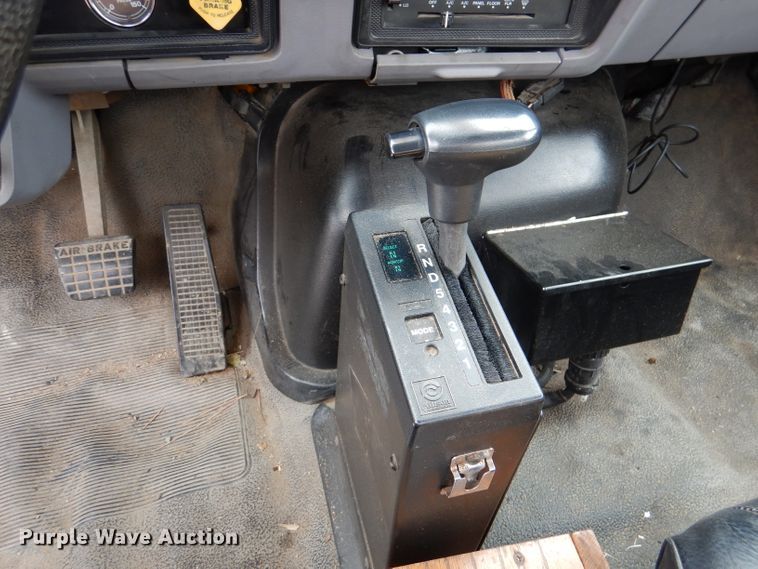 image for item DM0002 1997 Ford F800  bucket truck