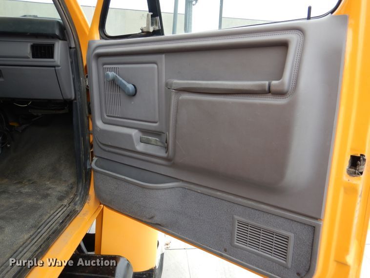 image for item DM0002 1997 Ford F800  bucket truck