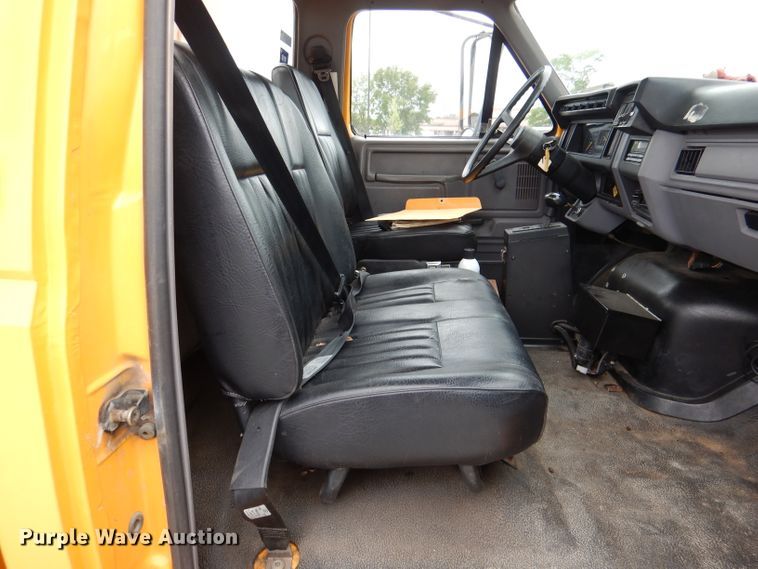 image for item DM0002 1997 Ford F800  bucket truck