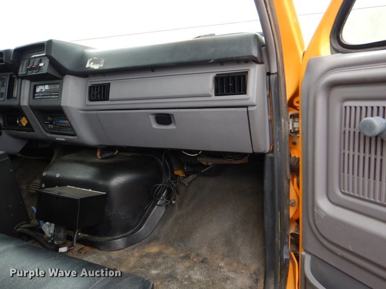 image for item DM0002 1997 Ford F800  bucket truck