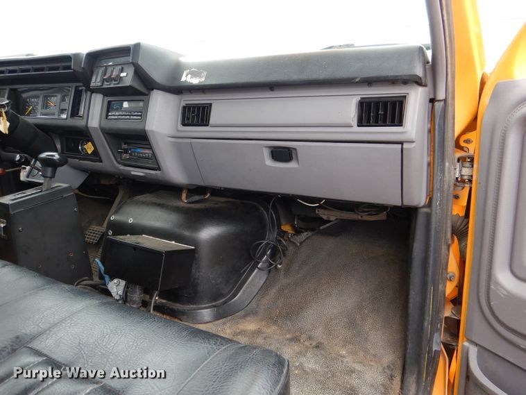 image for item DM0002 1997 Ford F800  bucket truck