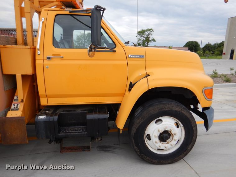 image for item DM0002 1997 Ford F800  bucket truck