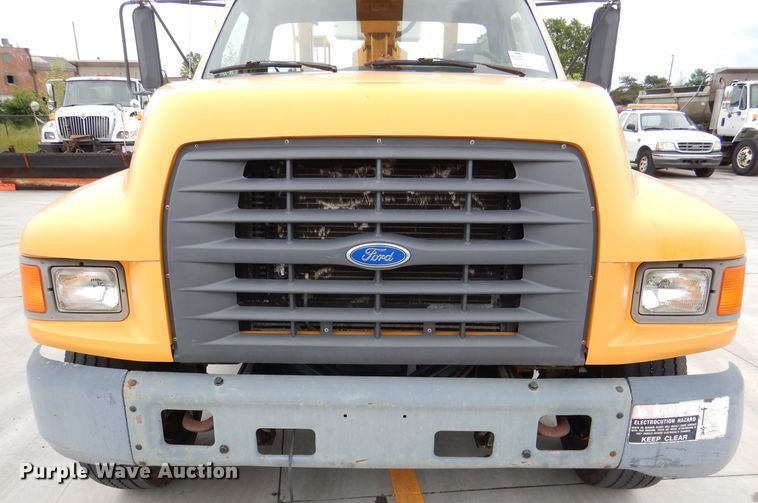 image for item DM0002 1997 Ford F800  bucket truck