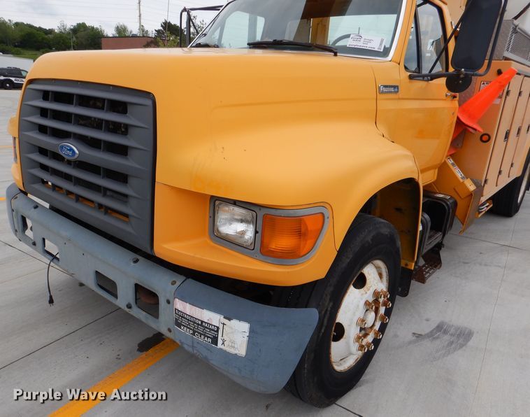 image for item DM0002 1997 Ford F800  bucket truck