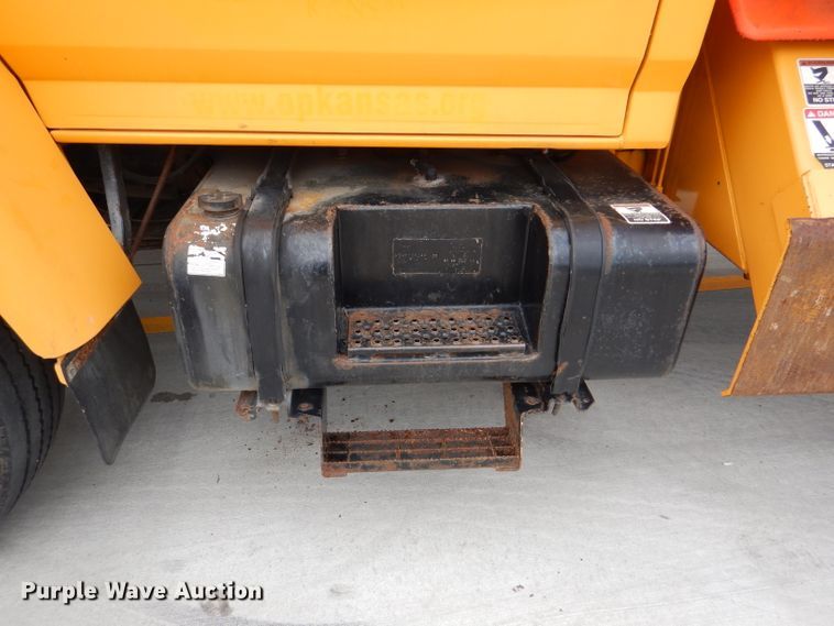 image for item DM0002 1997 Ford F800  bucket truck