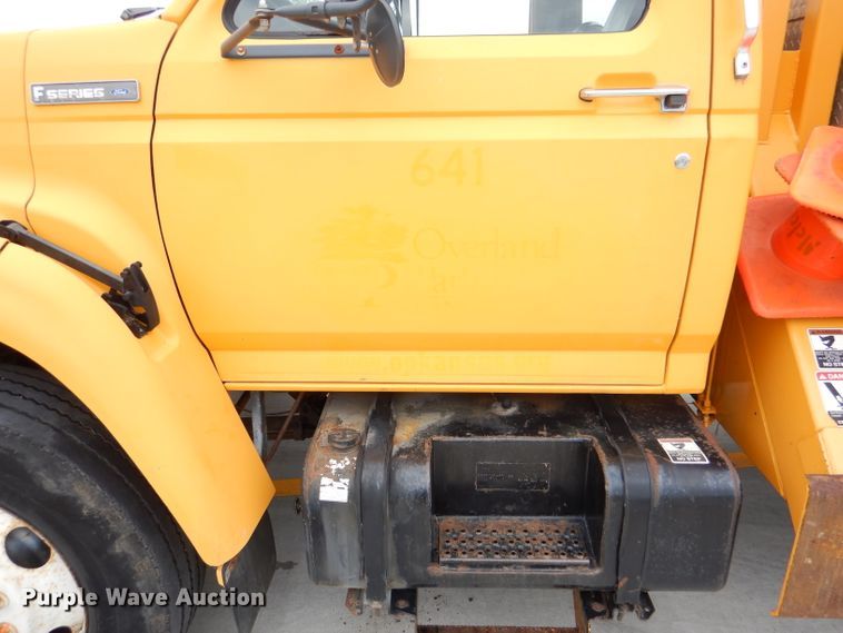 image for item DM0002 1997 Ford F800  bucket truck