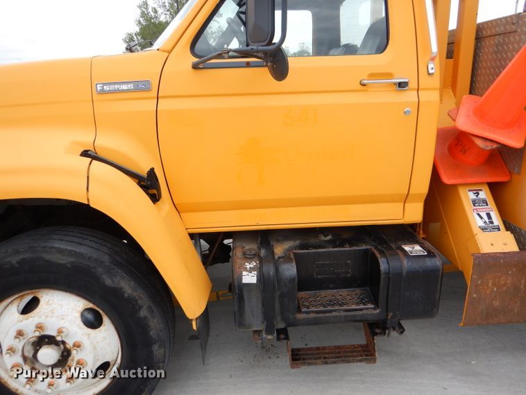image for item DM0002 1997 Ford F800  bucket truck
