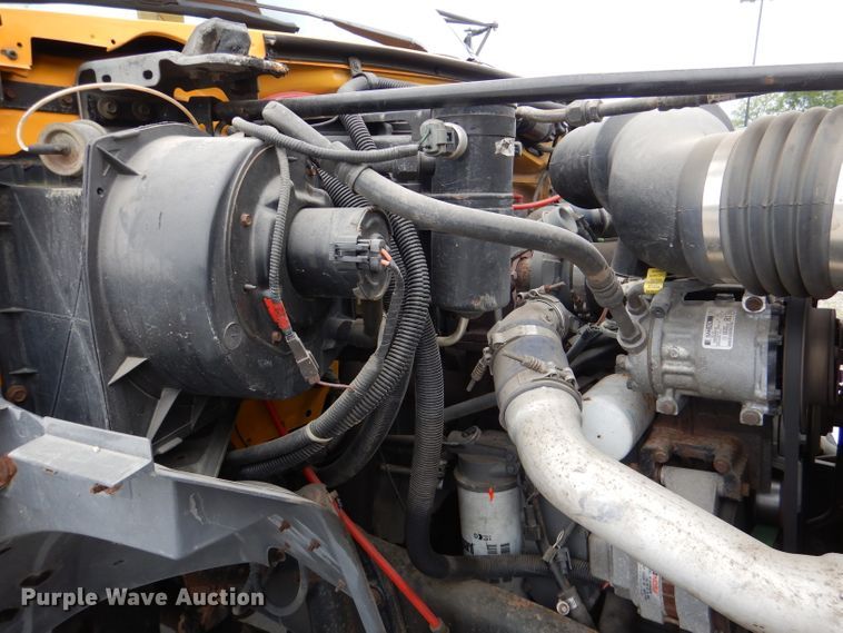 image for item DM0002 1997 Ford F800  bucket truck